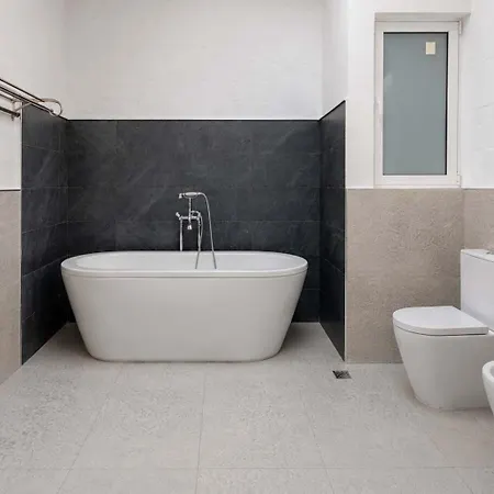 Apartamento Bnbnova - Historic 3br House With Rooftop