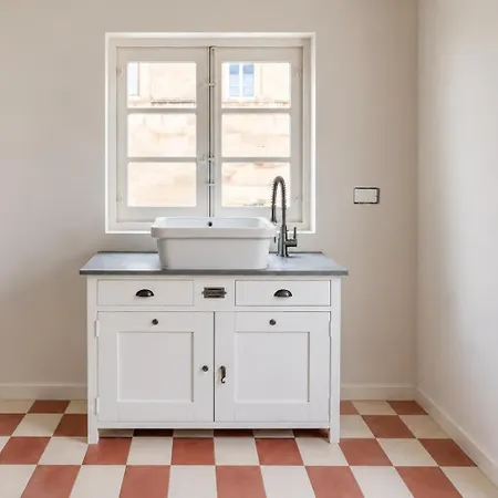 Apartamento Bnbnova - Historic 3br House With Rooftop