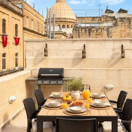 Apartamento Bnbnova - Historic 3br House With Rooftop *
